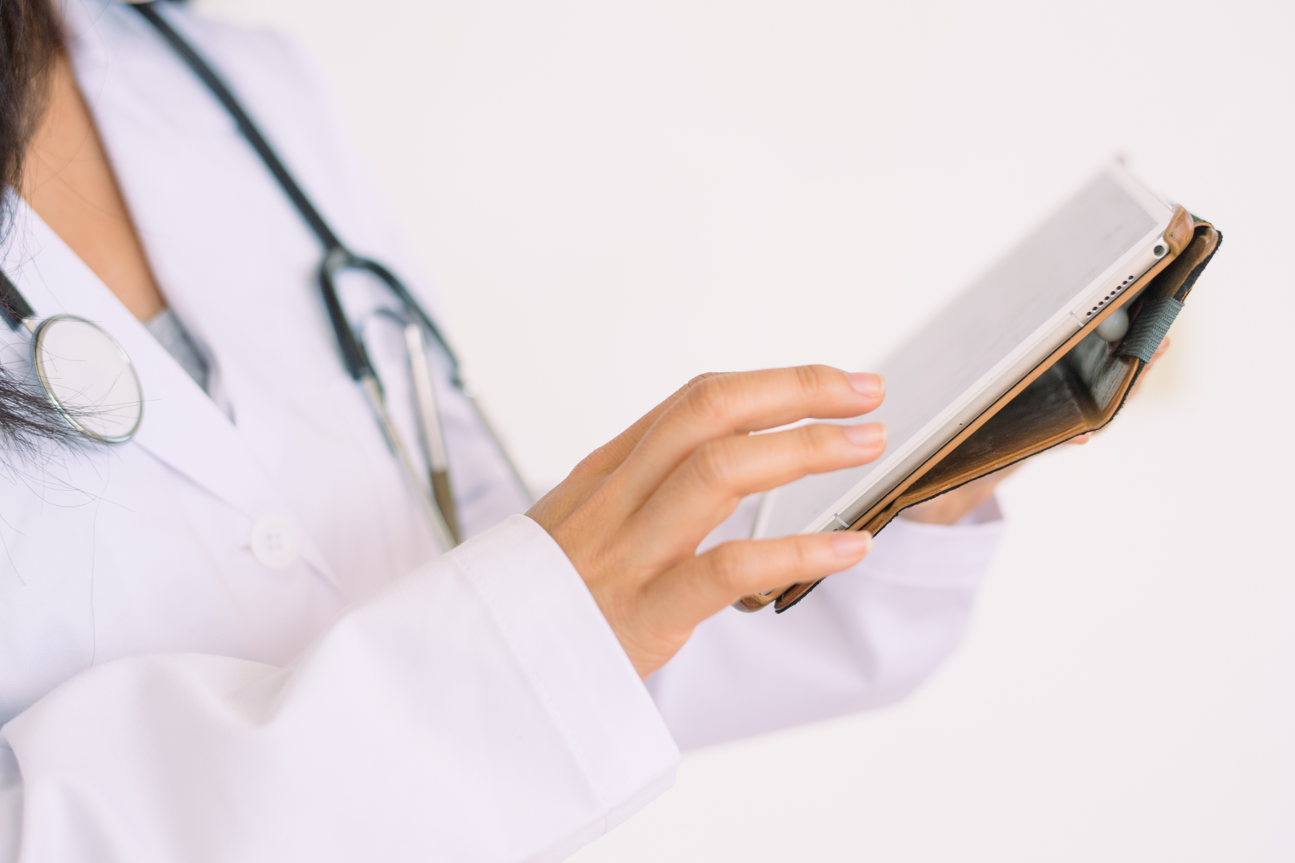Docter that holds a form